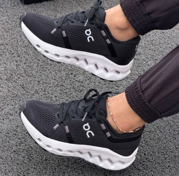 Мужские кроссовки On Cloudsurfer Black/White